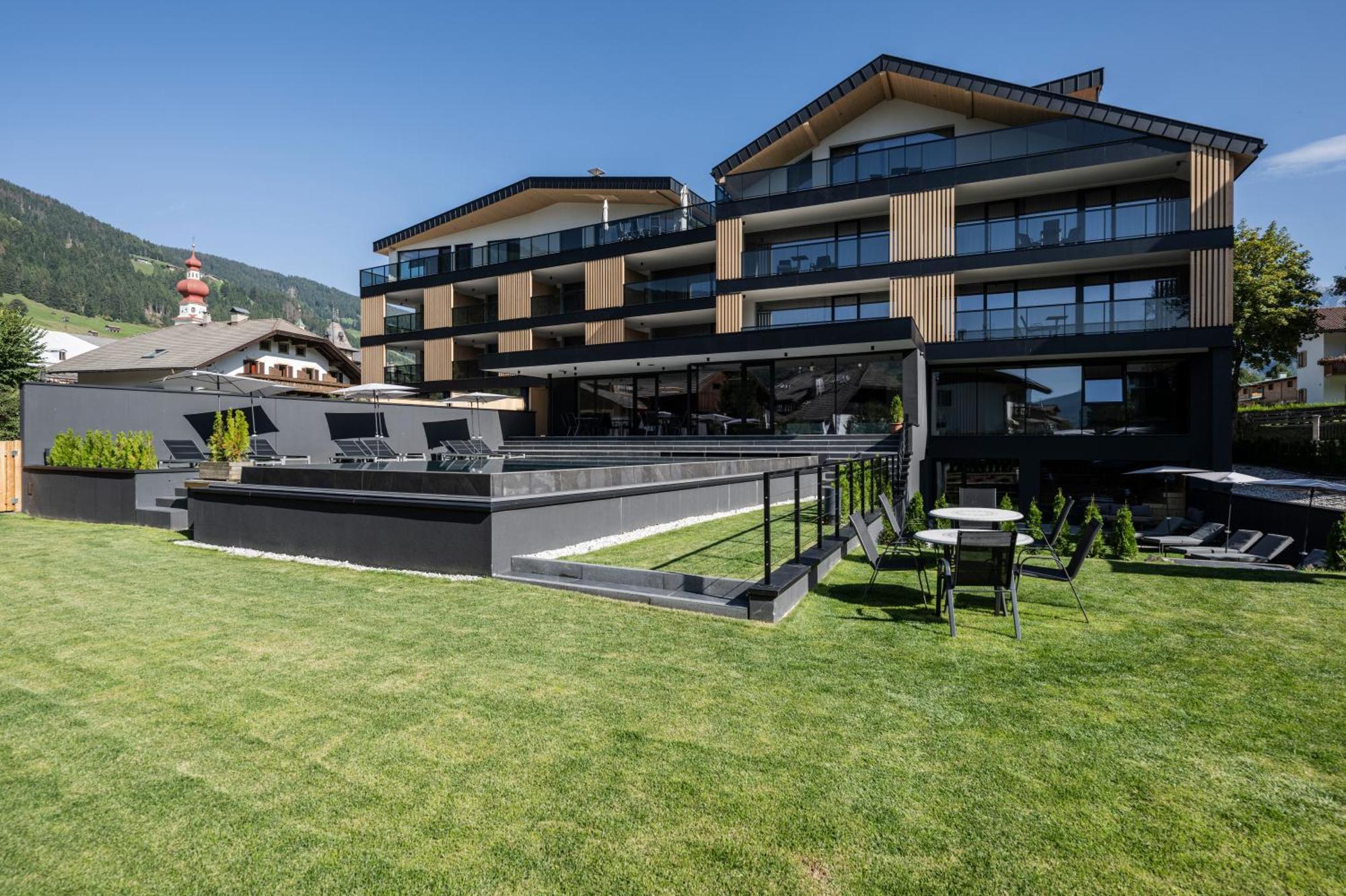 Montanaris Alpine - Active - Relax Hotel Niederdorf Buitenkant foto